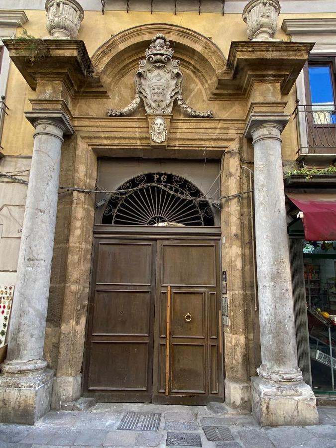 Pia'S Home In Pieno Centro Storico Palermo Exterior photo