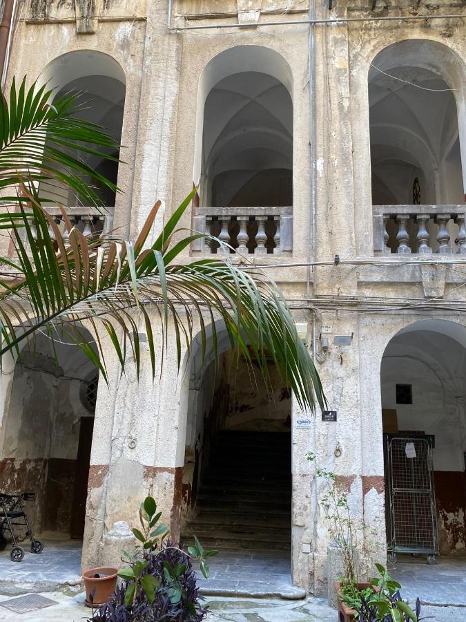 Pia'S Home In Pieno Centro Storico Palermo Exterior photo